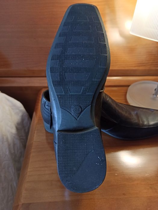 Sapato preto em pele 39