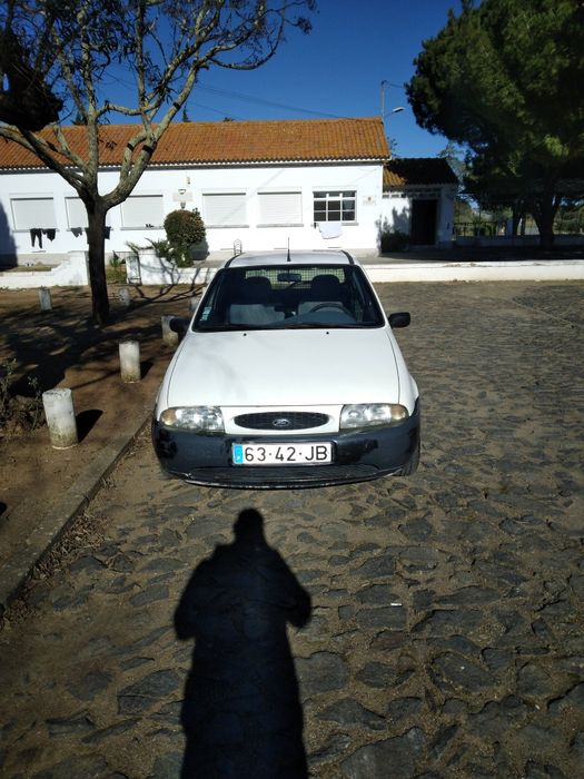 Carro potente e bom motorCarro potente e com bom motor, é só dirigir.