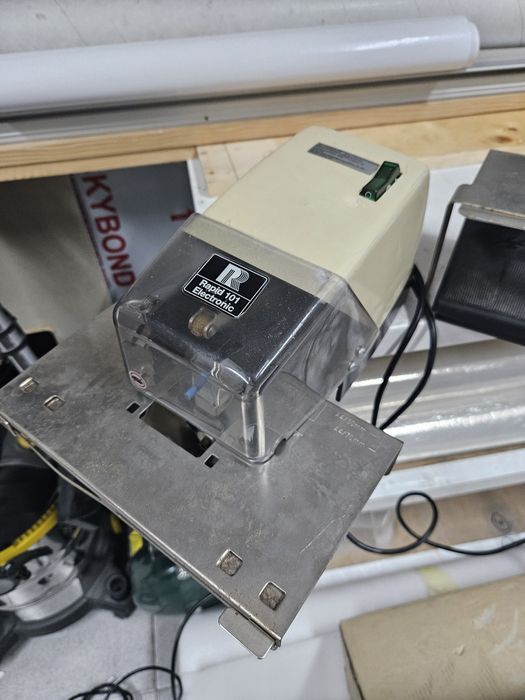 Agrafador Profissional Electrónico Rapid 101