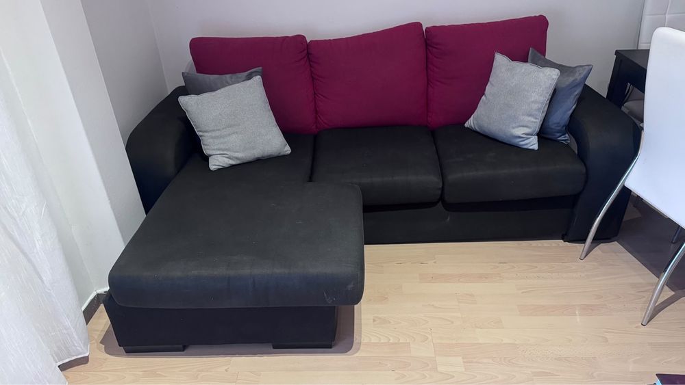 Sofa vermelho e preto