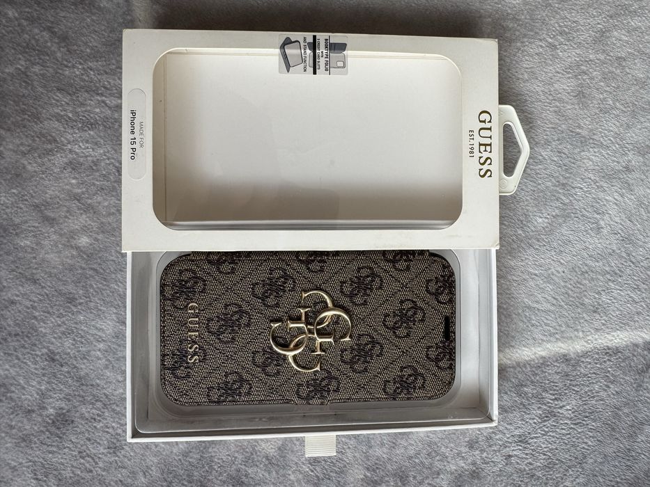 Etui plecki GUESS  z klapka iPhone 15 pro