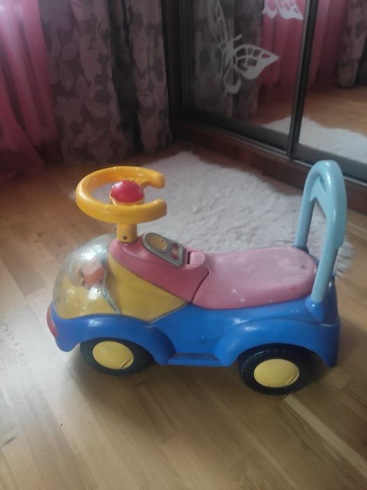 Машинка ,толокар ,каталка.