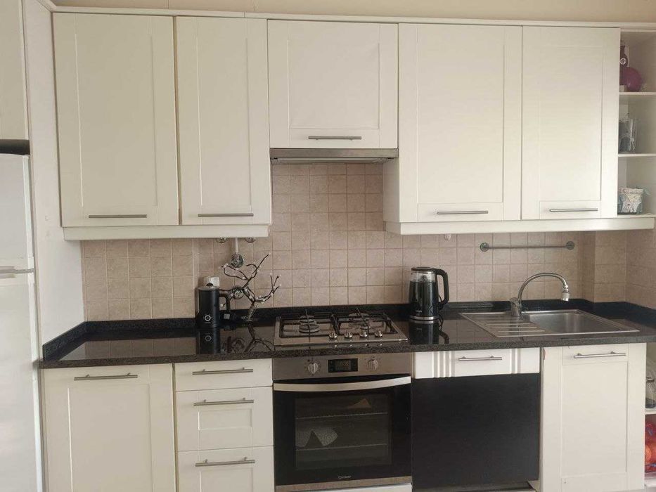 Apartamento T2 para arrendar, no centro, de meados de junho até meados de setembro.