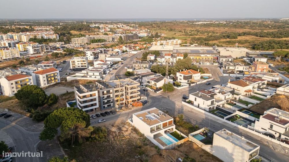 Moradia Geminada T3 com piscina, Quinta da Amizade, Setubal