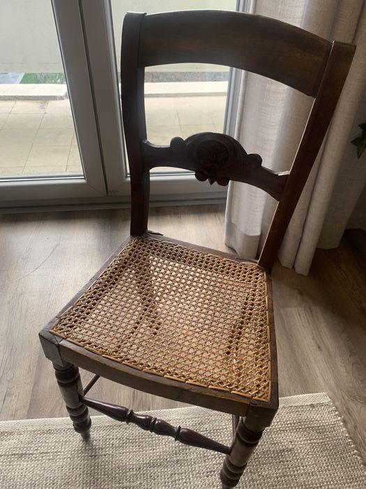 Cadeira de madeira antiga