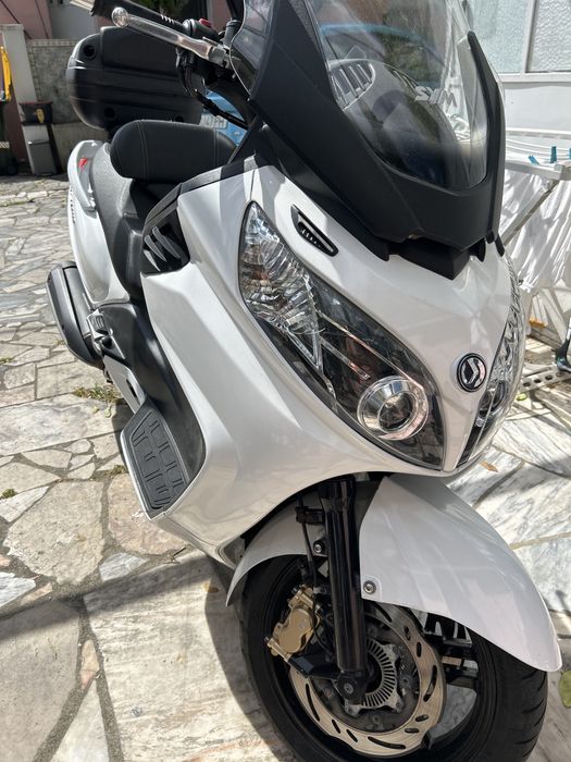 SYM Maxsym 400i.
