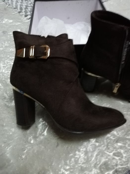 Botas, sabrinas Melissa e sandálias