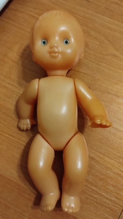 Ляльки пластмасові