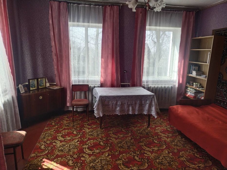 Продається будинок в центрі  с. Дмитрівка Ніжинського району