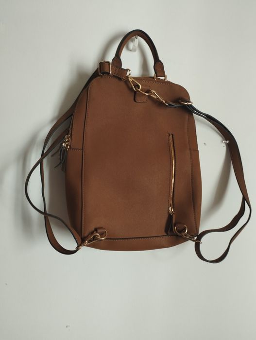 Mochila  de senhora em cor de canela