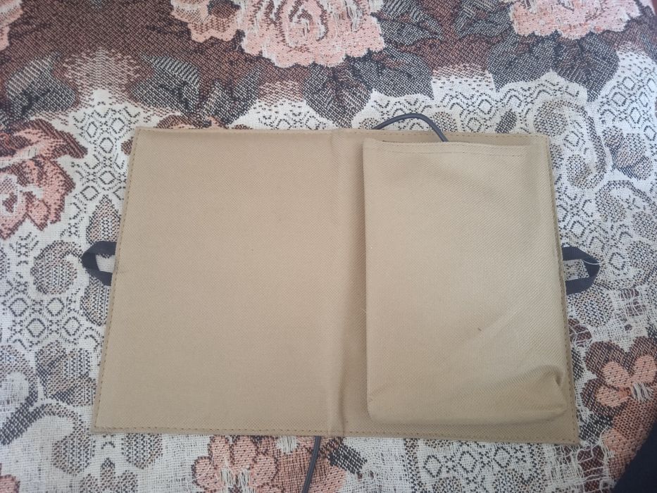 Продаю в відмінному стані сонячну панель на  7.2v все працює все ок..