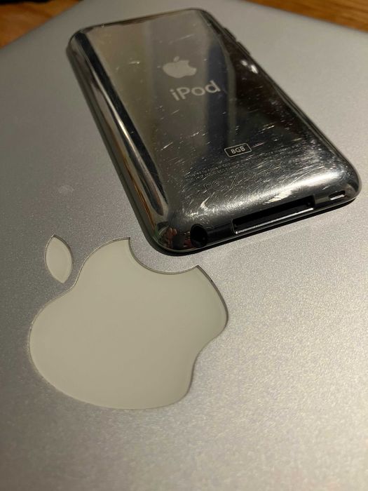 Apple iPod touch 4 / ЦАП Cirrus Logic \ Батарея до 40 год. музики