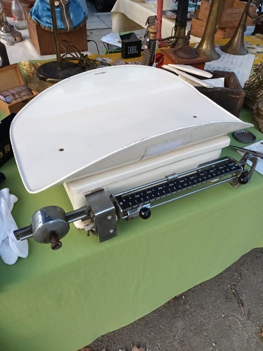 Balança antiga pediatrica impecável