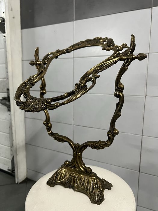 Castiças e estrutura em bronze fundido