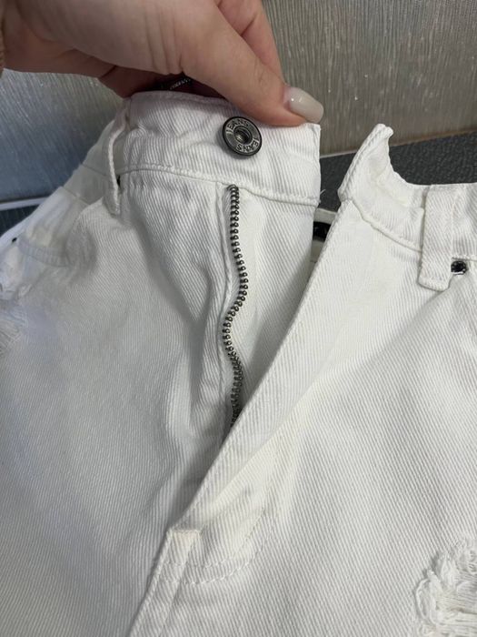 Білі шорти джинсові
