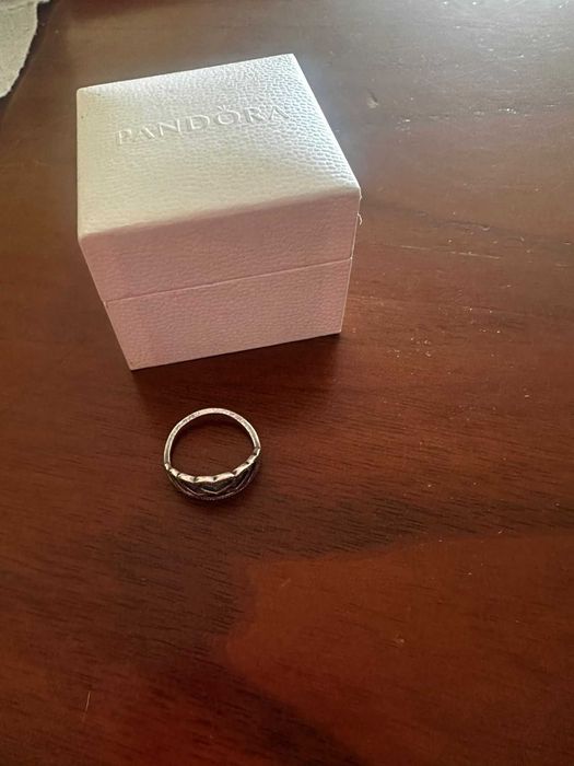 Anel Pandora com tiara