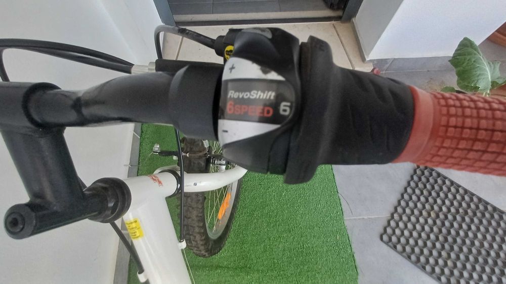 Bicicleta BTT de criança com 6 mudanças