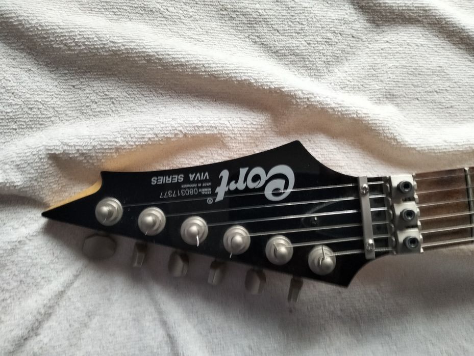 Продаю гитару Cort