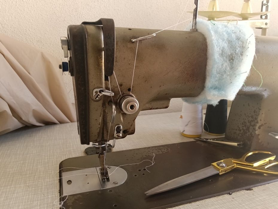 Máquina de Costura Industrial PFAFF – Revista por Técnico e a Funcionar a 100%
