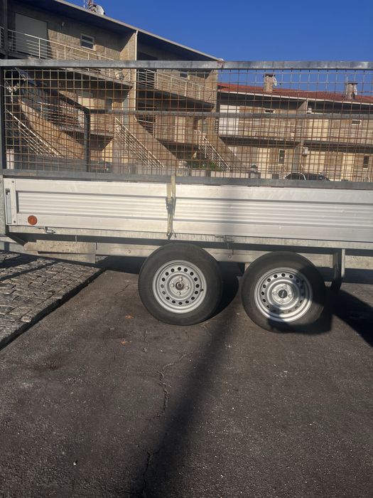 Atrelado para venda