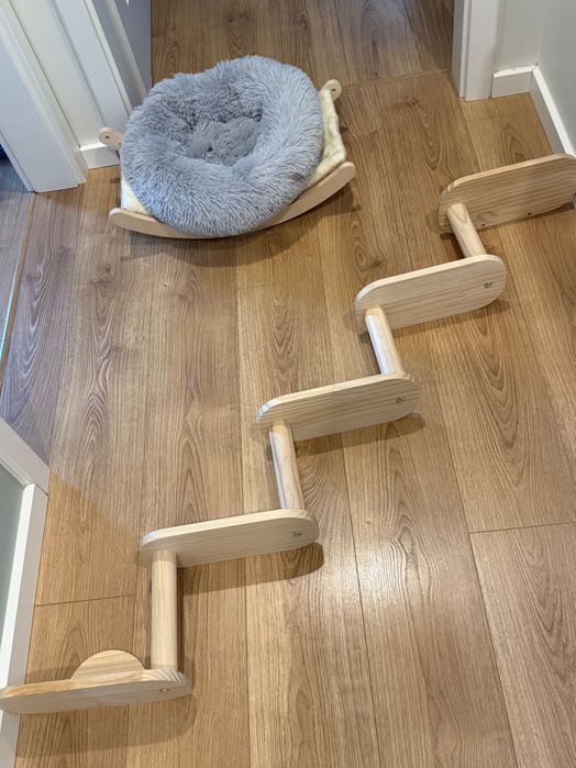 Drewniany zestaw naścienny dla kota – schodki i hamak boho legowisko