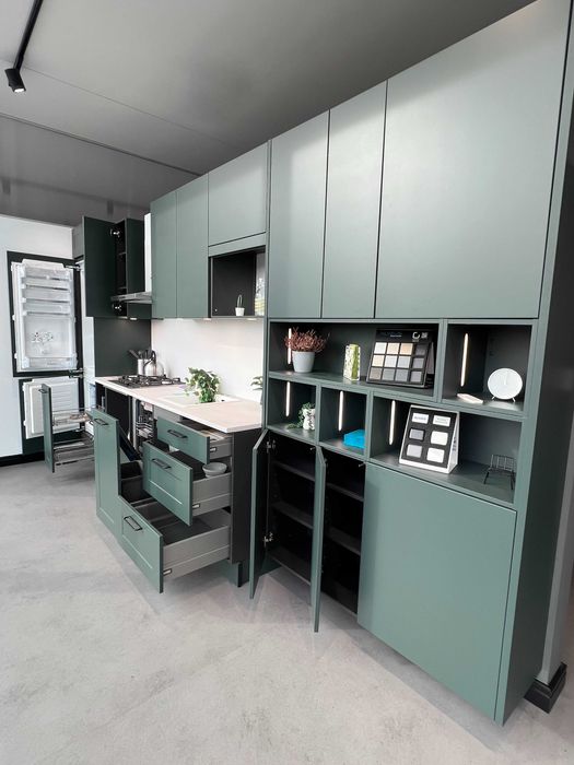 Meble kuchenne NOLTE Z EXPO , lakierowny mat, butelkowa zielen.