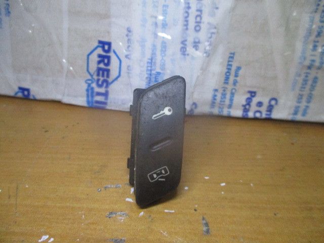 Botão / interruptor trancar portas VOLKSWAGEN Golf V (1K1)