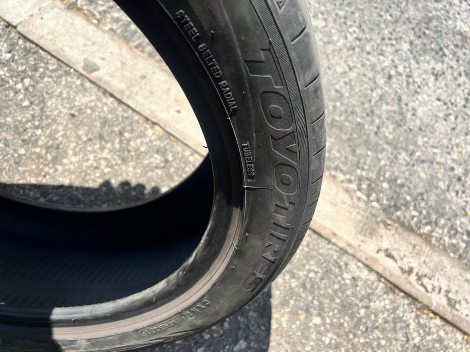 225/45/17 Toyotires 2 pneus