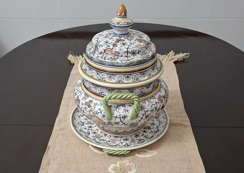 Terrina de Cerâmica Berardos Séc. XVII, pintada à mão