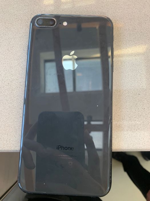 iPhone 8 Plus 64 gigas