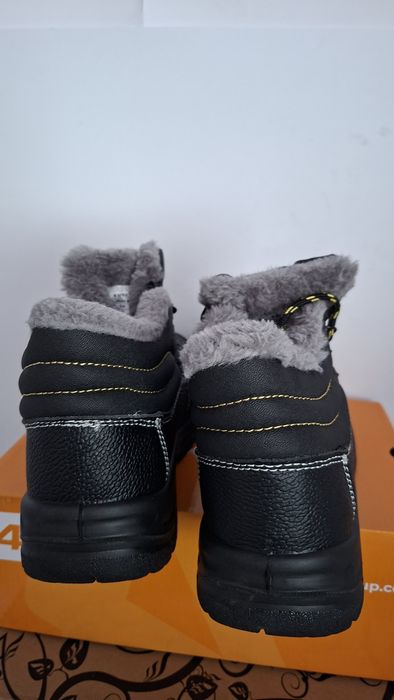 Buty nowe męskie robocze ocieplane w rozmiarze 42