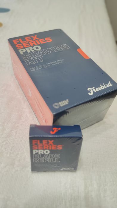 Máquina de Barbear Freebird FlexSeries Pro NOVA Selada + Lâmina Extra