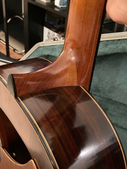 Guitarra clássica escavada Óscar Cardoso