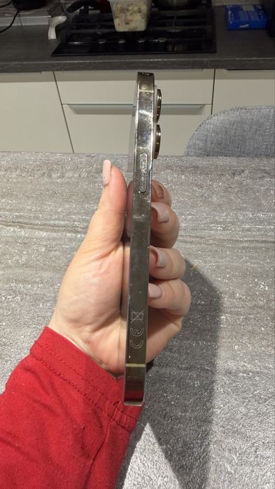 Продам iphone 14 pro заблокований