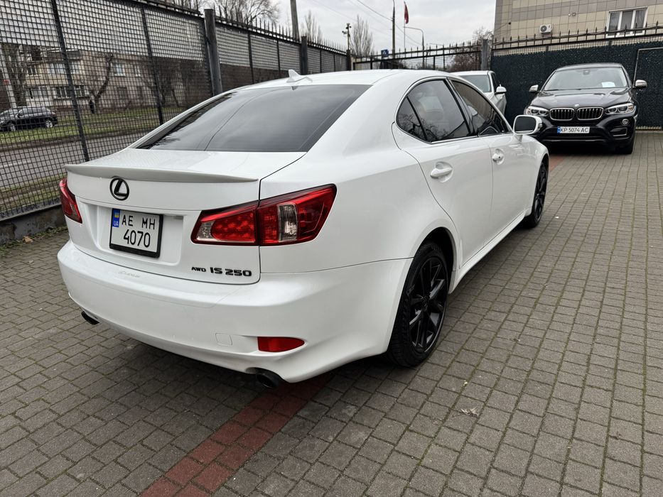 Lexus IS 2011рік пробіг 180 тис!