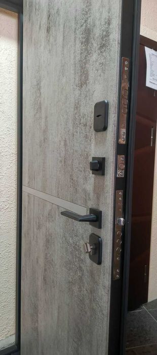 Вхідні двері в квартиру + металеві двері • Двери металлические