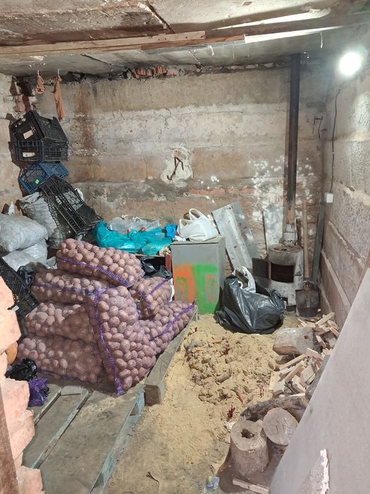 Продаётся гараж кооператив комунар.Возле 24этажки