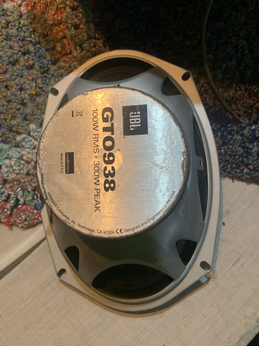 Vende se subwoofers JBL