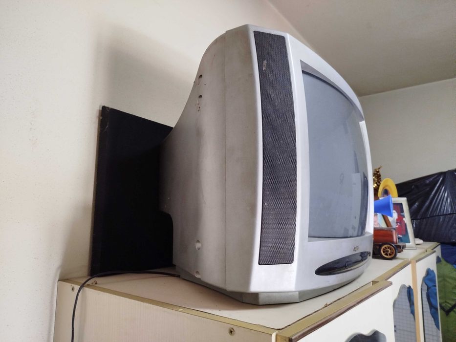 Televisão antiga sanyo