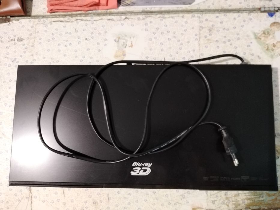 Vendo DVD  Samsung 3d com 3 óculos