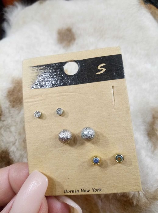 Продам новые пусеты .