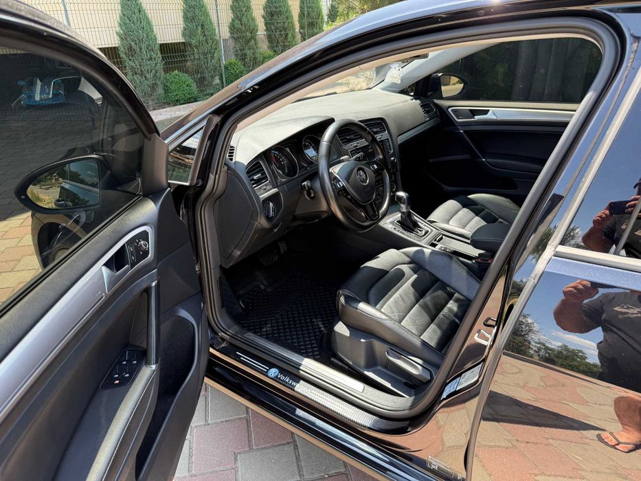 Продам VOLKSWAGEN e-Golf 24кв Електро