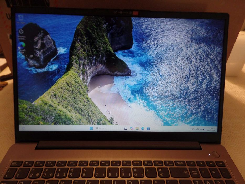 Lenovo IdeaPad 3 15ALC6 — Ryzen 7 / 16GB RAM / Como Novo