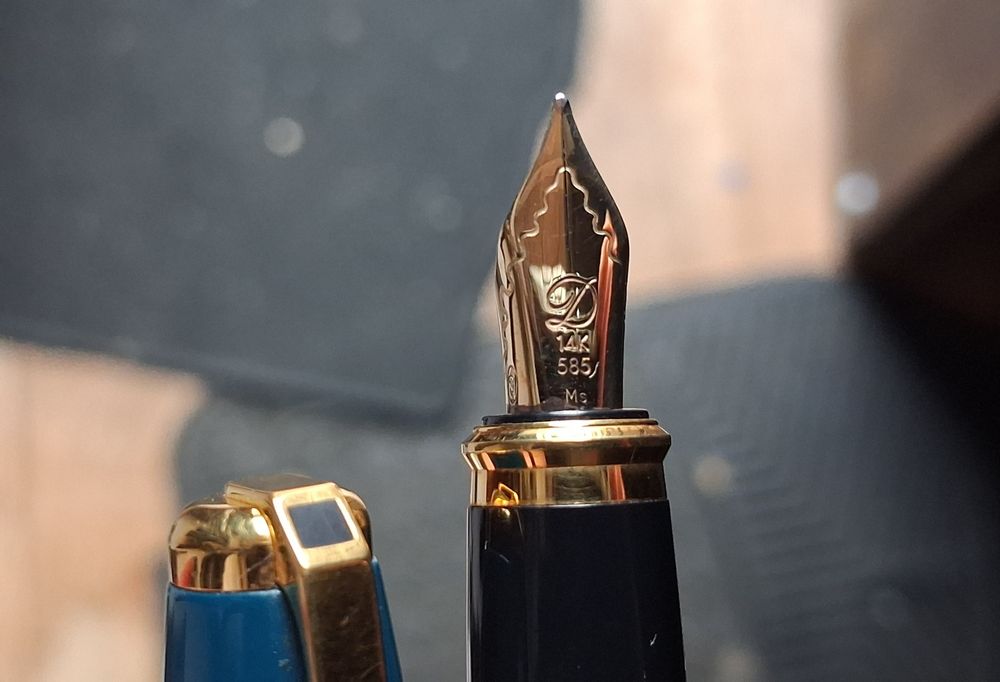 Caneta ST.Dupont Fidélio laca azul e ouro