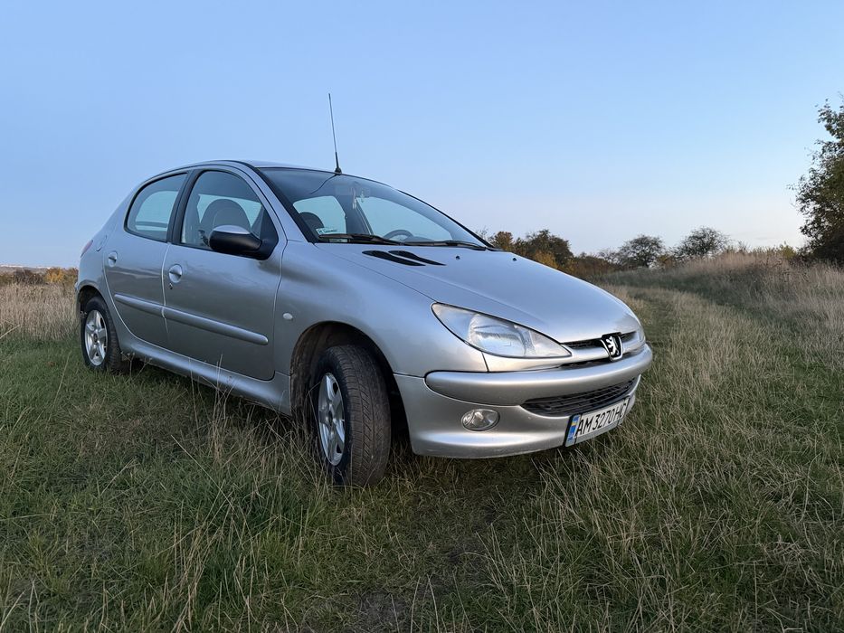 Peugeot 206 1.1 2500$