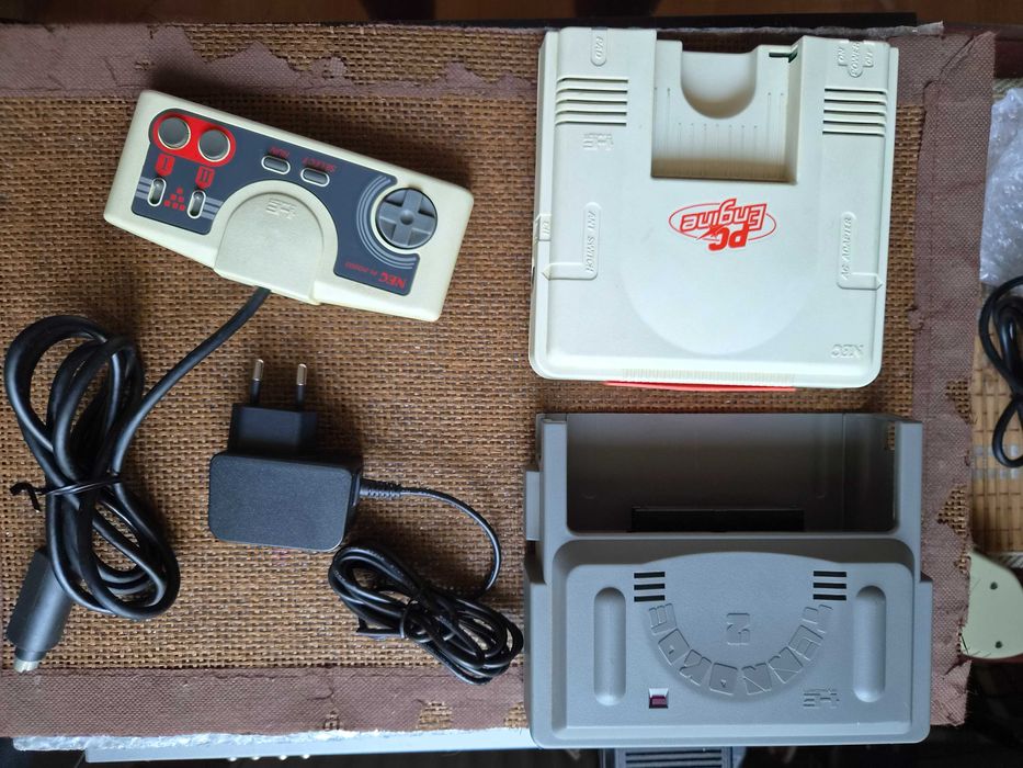 Ігрова консоль PC Engine білий колір