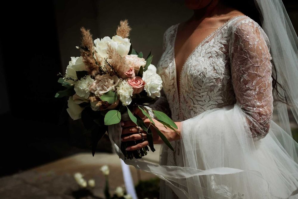 Suknia ślubna z długim rękawem Leandra Annais Bridal