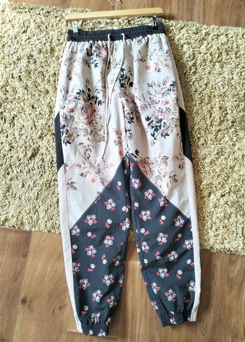 Брюки джогери Juicy Couture S/M з квітковим принтом штани на резинці