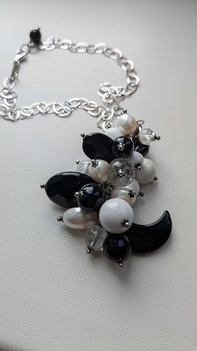 Прикраса-підвіска з натурального каменю.