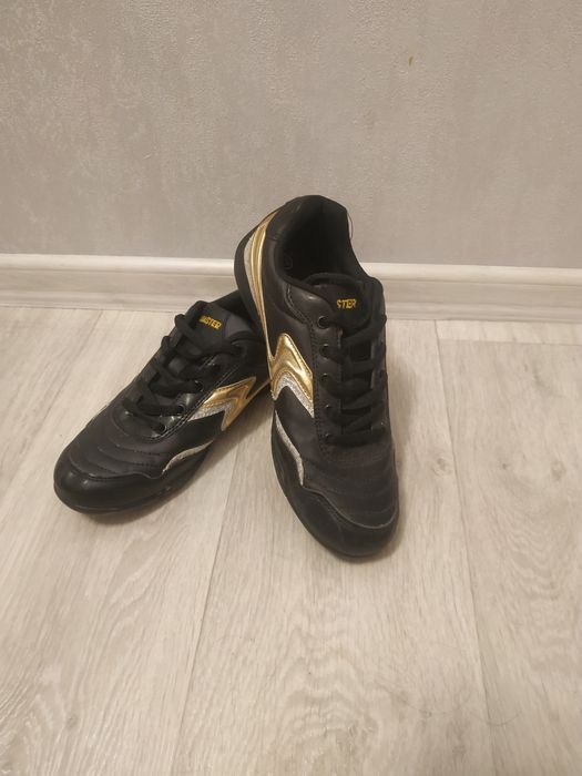 Кроссовки новые чёрные